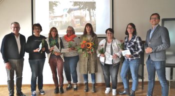 Herzlicher Dank und viel Anerkennung für die langjährigen Mitarbeitenden: v. l. n. r. Dr. Franz Sedlak, Monika Dahms, Michaela Friedrich, Cornelia Hellfritsch-Glöckner, Maria Salosnig, Karoline Püttner, Sandy Kolb und Daniel Rupprecht