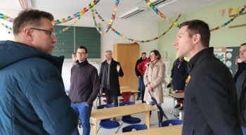 In der Grundschule und im Hort Mistelbach - Bürgermeister Matthias Mann im Gespräch mit Landrat Wiedemann